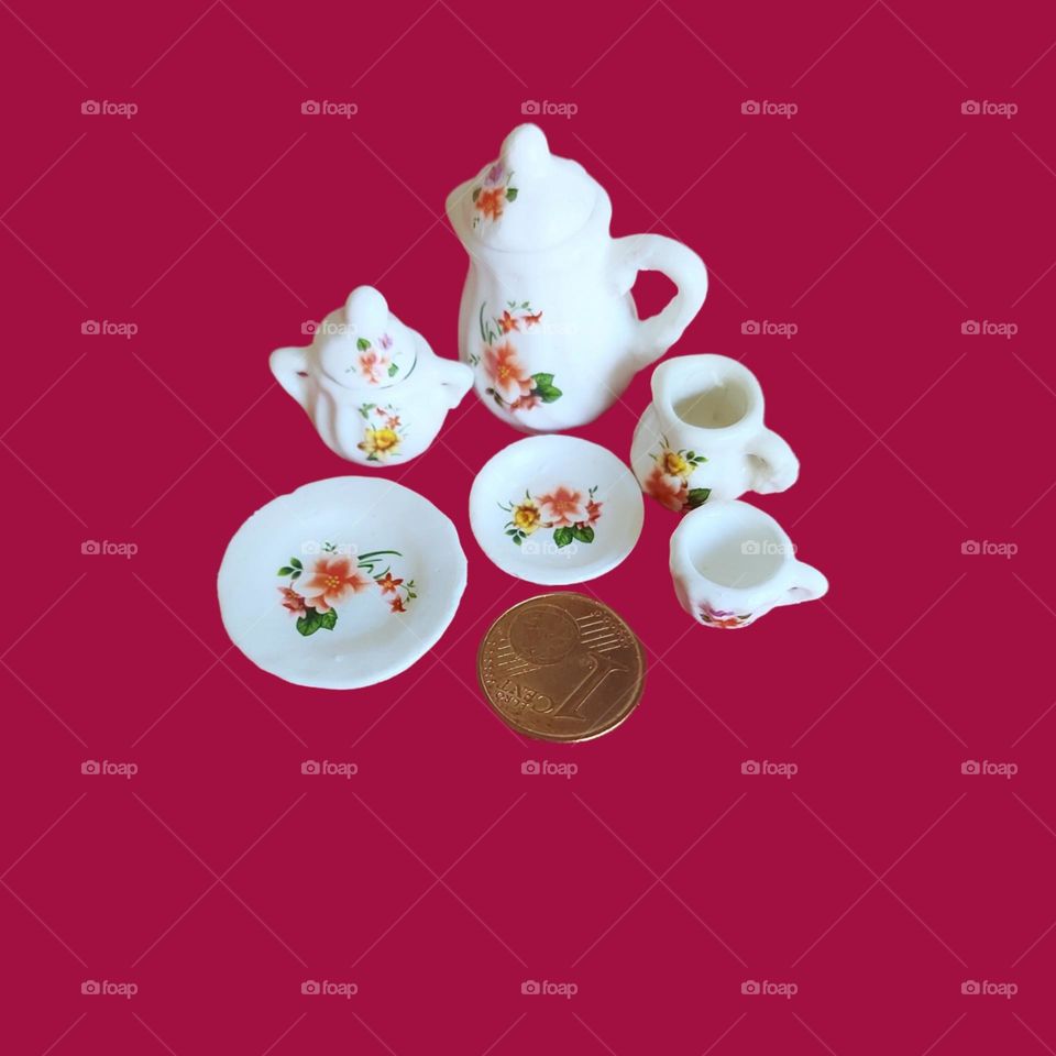 dollhouse tea/coffee set