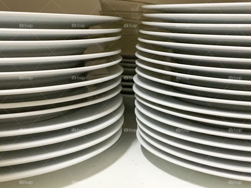 Stacked white dishes plates pattern 