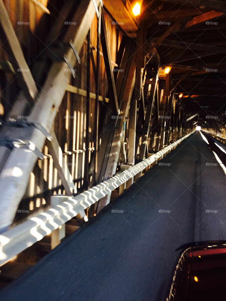 Inside the covered bridge 
