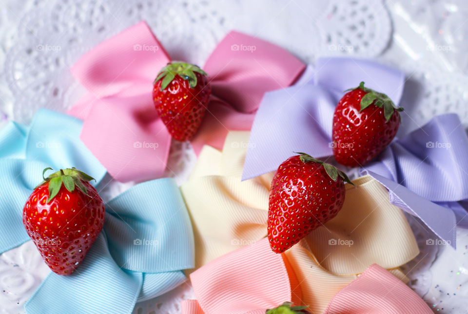 ribbon strawberry pastel kawaii