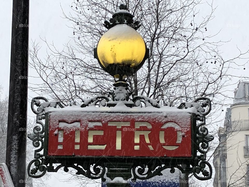 paris metro sign in vinter
