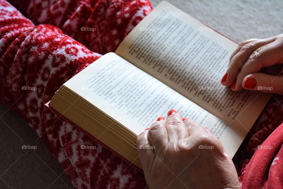 Christmas time woman reading book magenta colour