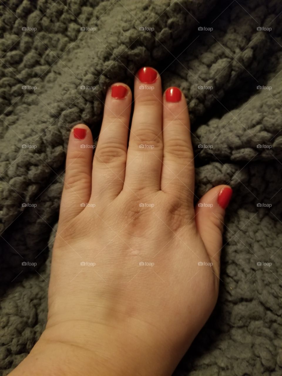 Red red finger nails