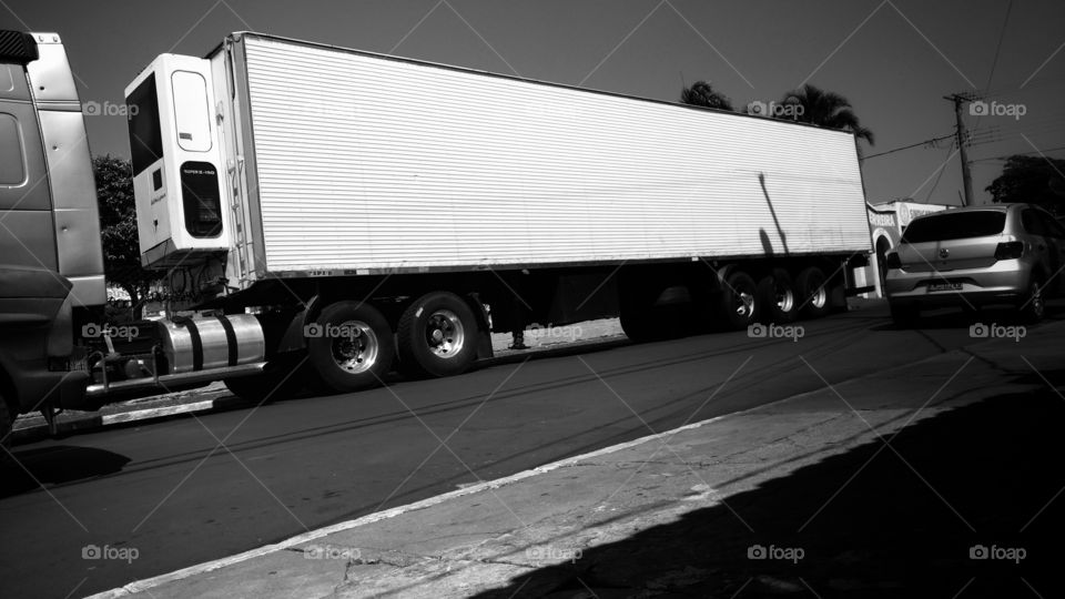 Carreta baú frigorífica.