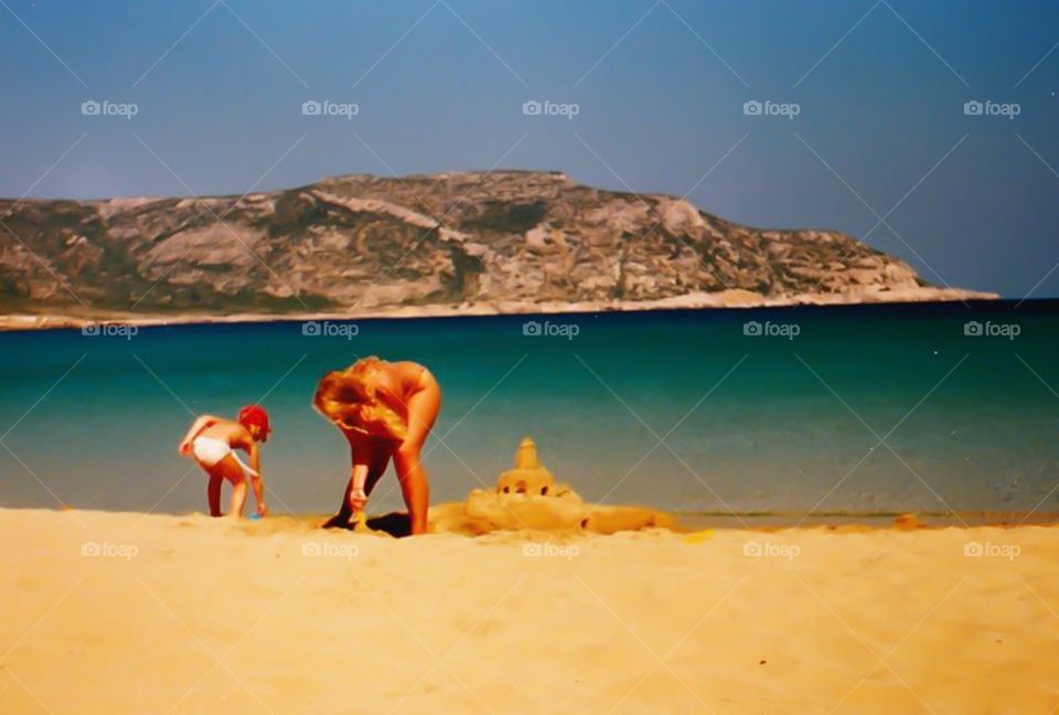 Sand castle builders