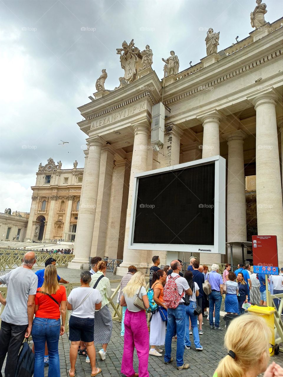 Introducing the Crowds Revolution ! Italy. Rome.
people, crowd, tourists, excursion, pilgrims.