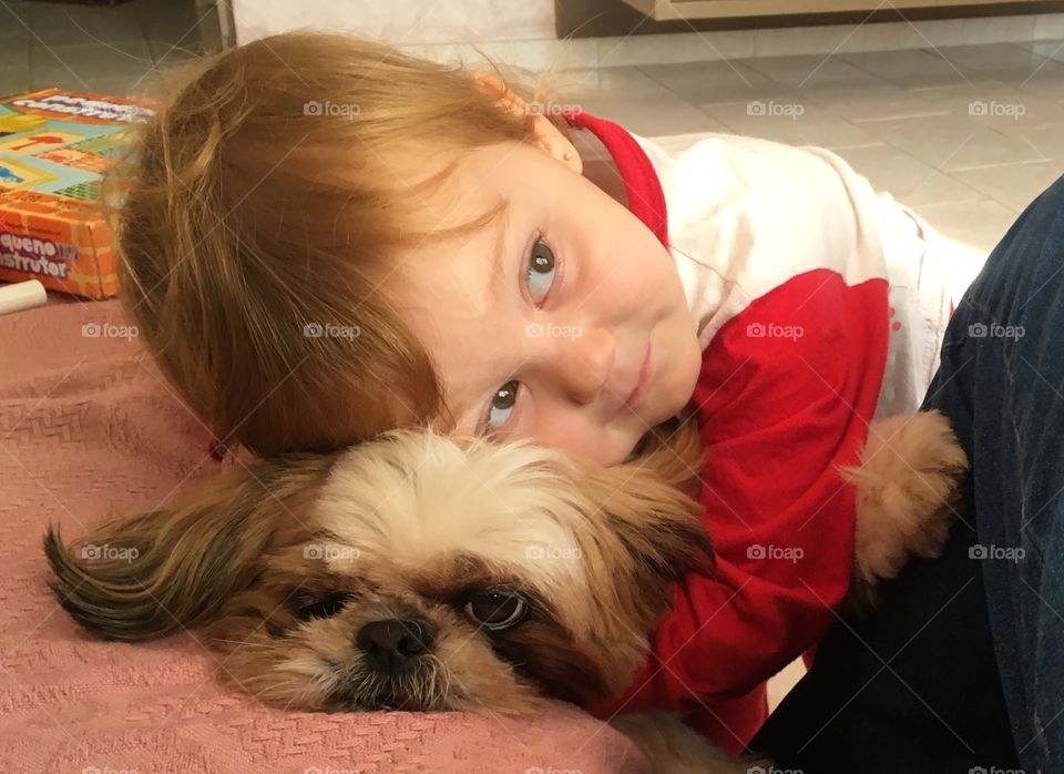 My picture and my favorite moment: my daughter Maria Estela and our little dog, Pepita, in a loving moment. / Minha foto e meu momento favorito: minha filha Maria Estela e nossa pequena cachorra, Pepita, em momento carinhoso. 