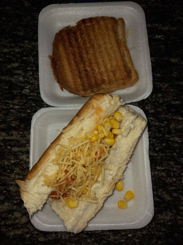 Cachorro quente e  misto quente.