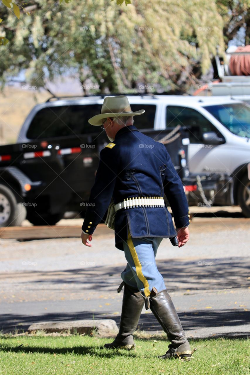 Man dressed in American civil war military costume walking 