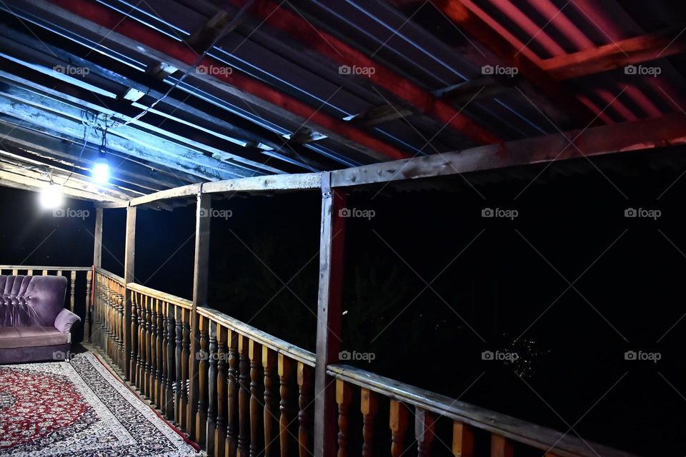 trace in the village 