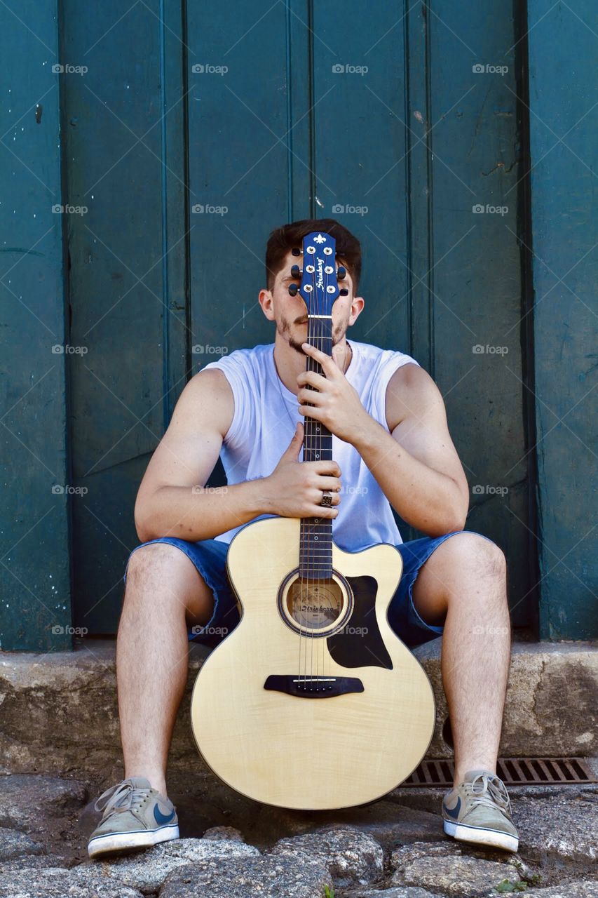 Boy and Guitar 