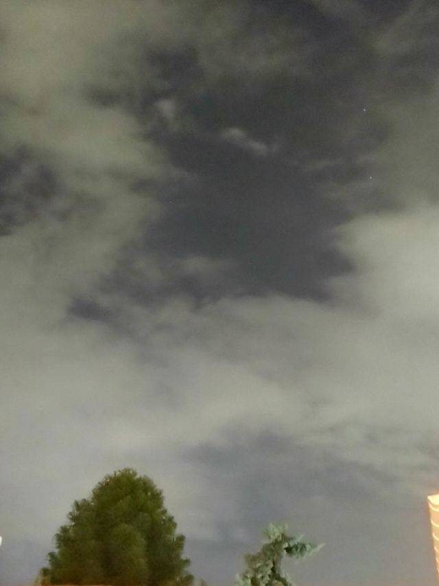 nubes # the night