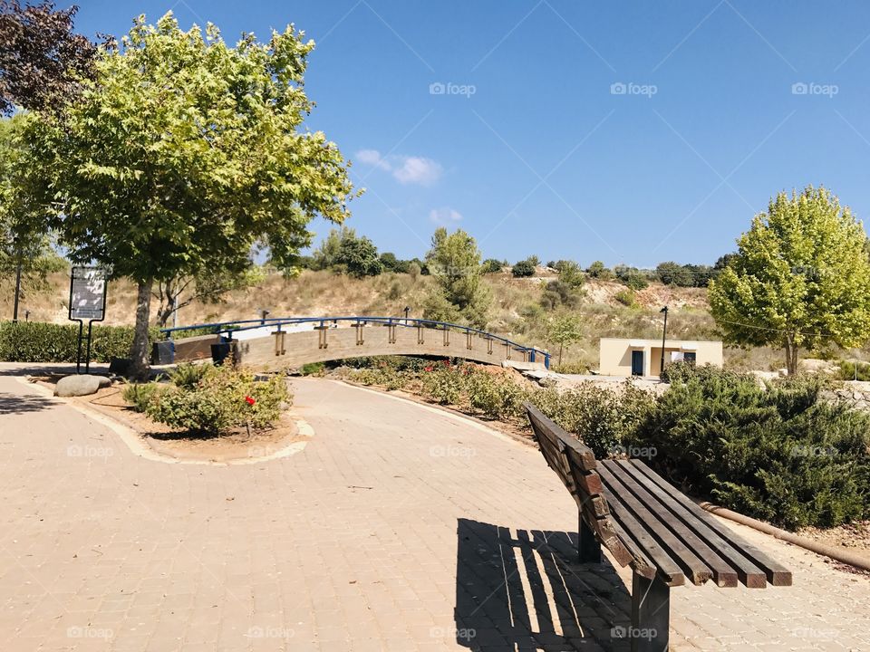 Nice place for setting near the lake.