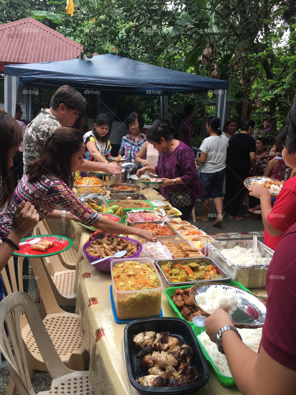 A typical Filipino party