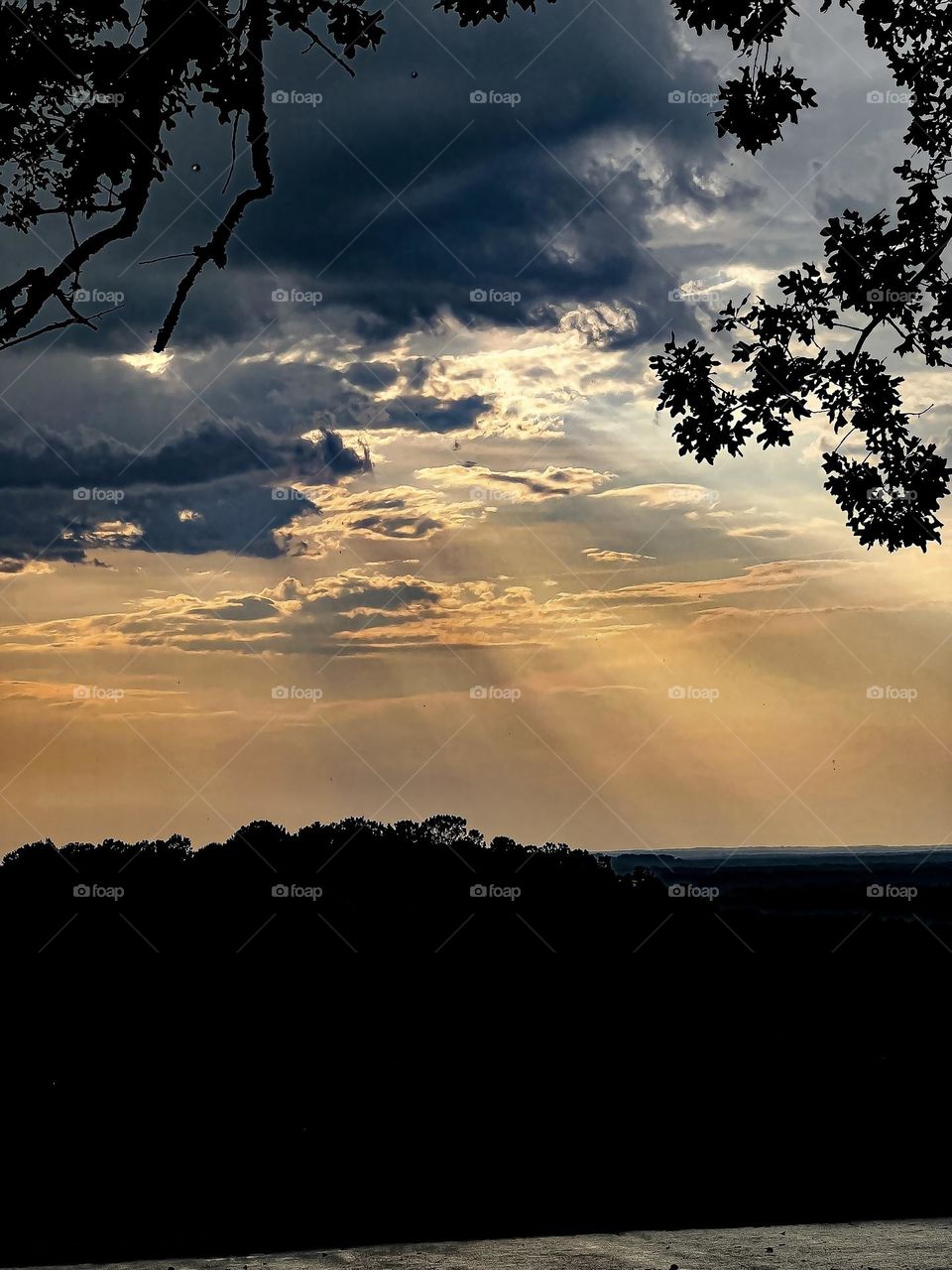 Last of the Sun’s rays before the storm 