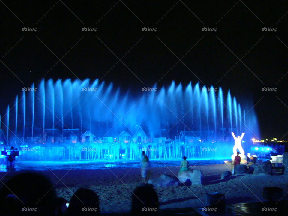 fountain at night light