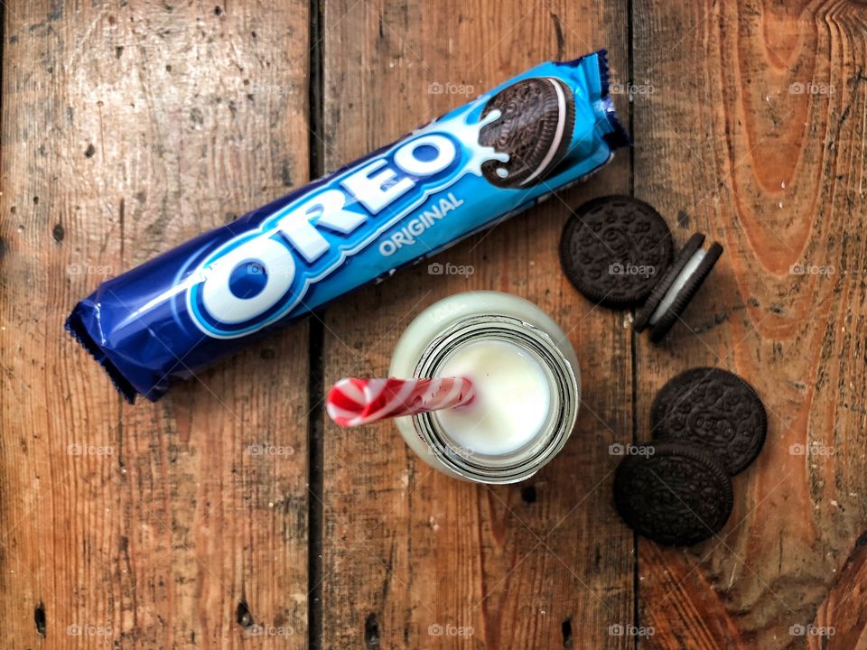 Oreo and milk 