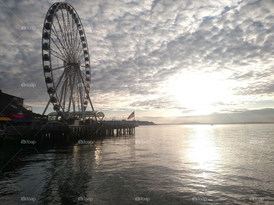 Ferris wheel in Seattle during the sunset.