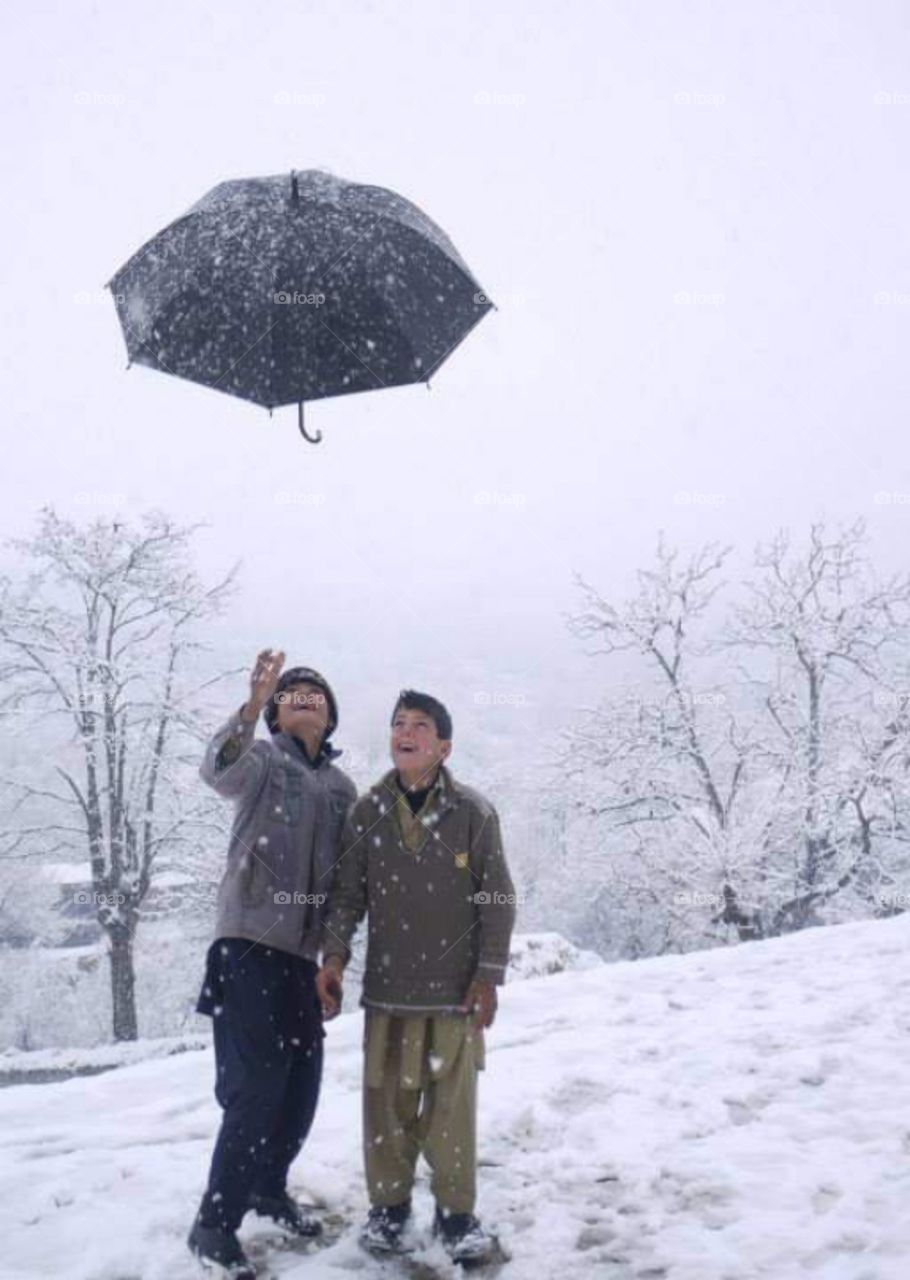 playing enjoy in snow