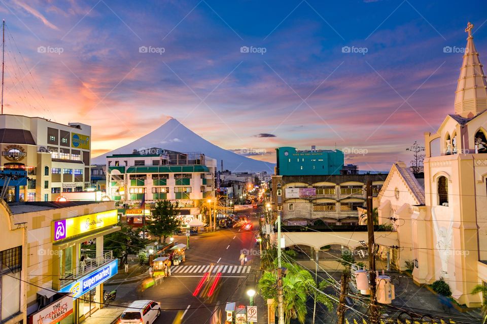 The Volcano Ang the city
f7.1 1.3s iso 100 17mm
