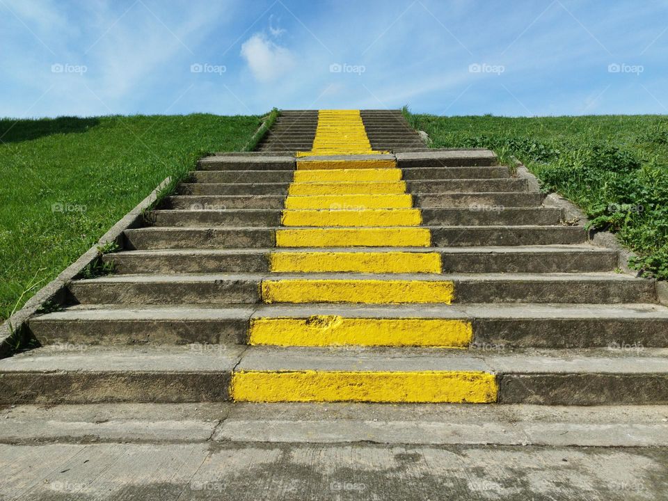 Yellow rectangles shapes on steps