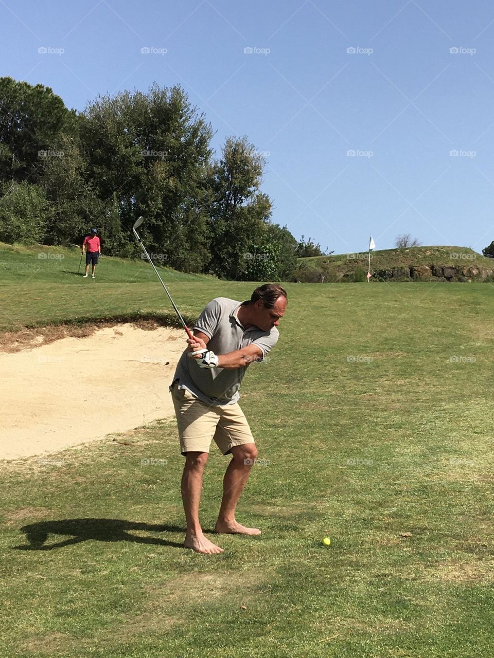 Playing golf without shoes