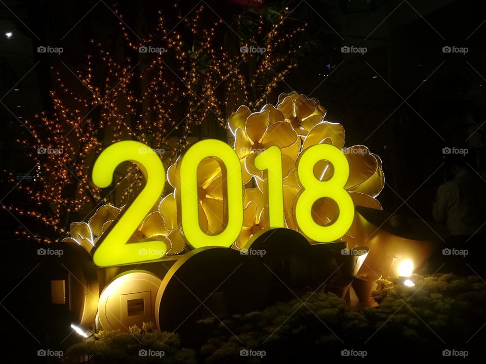 sắc vàng trong đêm.