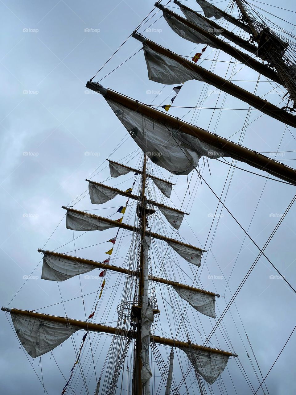 Sailing ship masts and rigging