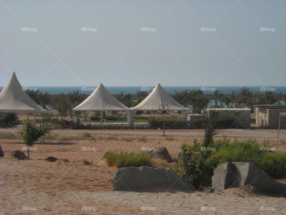 шатры в пустыне