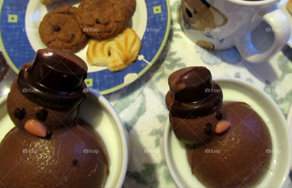 Melting snowmen hot chocolate and biscuit treats on a lazy sunday after christmas