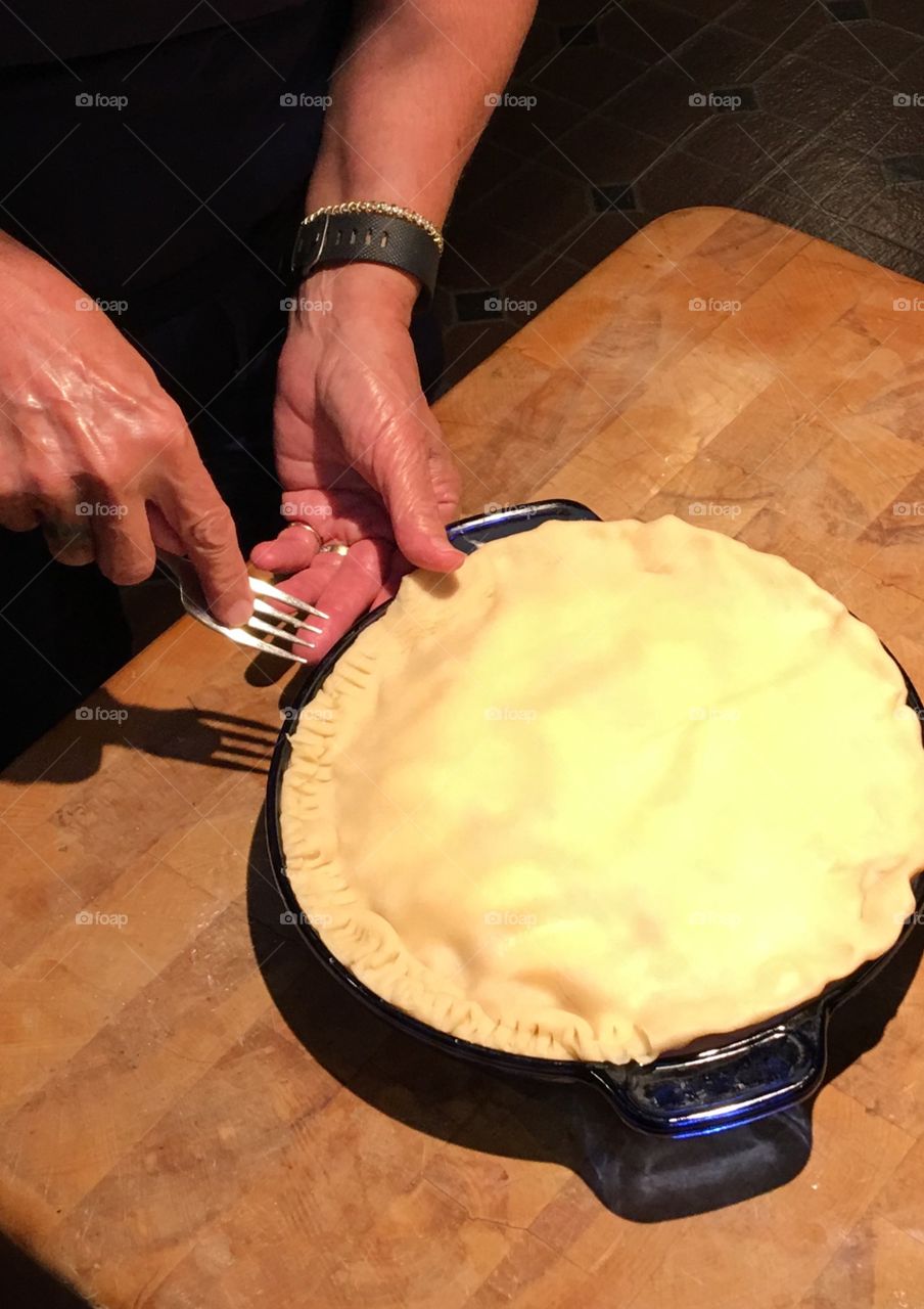 Making🍓strawberry pie🍓for husband.