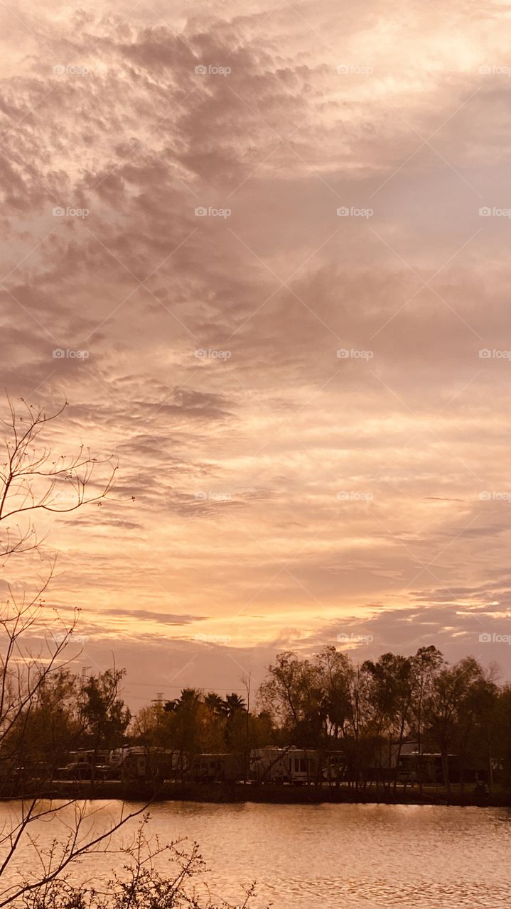 Very Overcast Conditions Storm Front Moving Through our area. Even Though the High clouds and Sun was peaking through and nice Colors speared through out the sky.