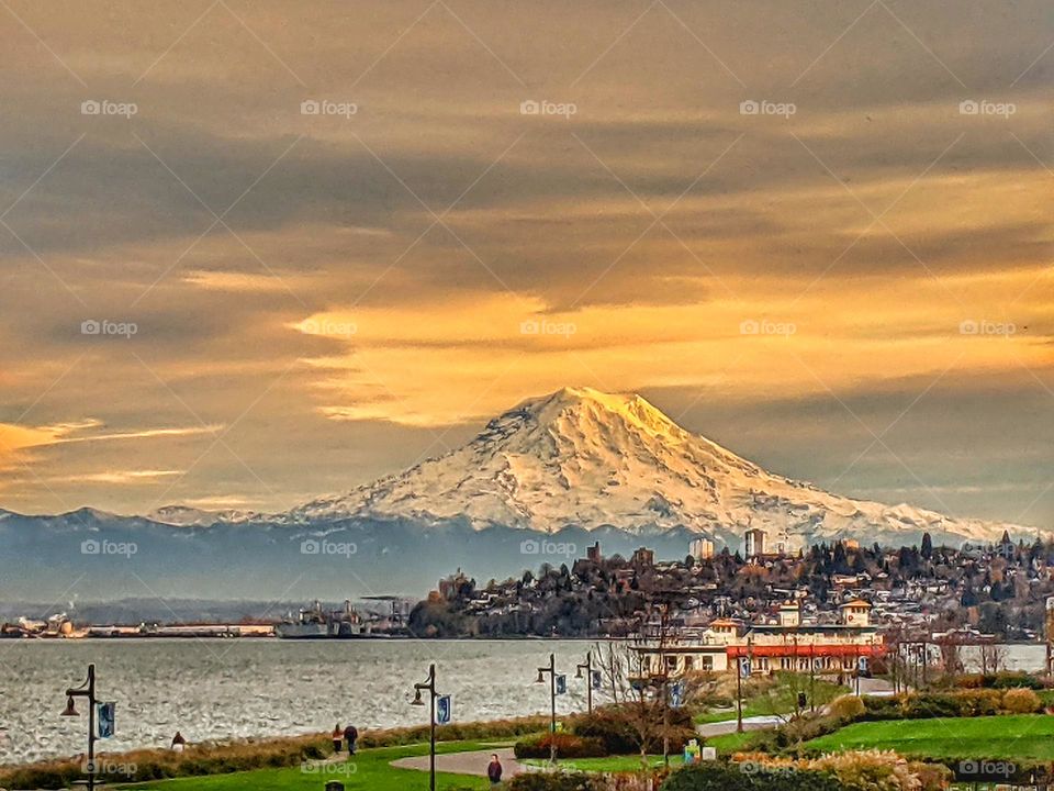 Cloudy Mount Rainier viewed from Tacoma, Washington