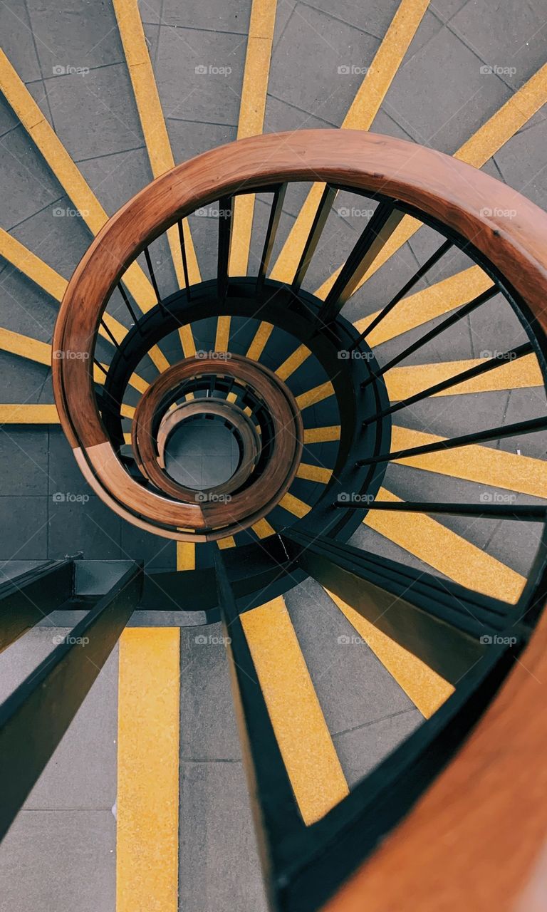 Wendeltreppe in den Abgrund der Tiefe