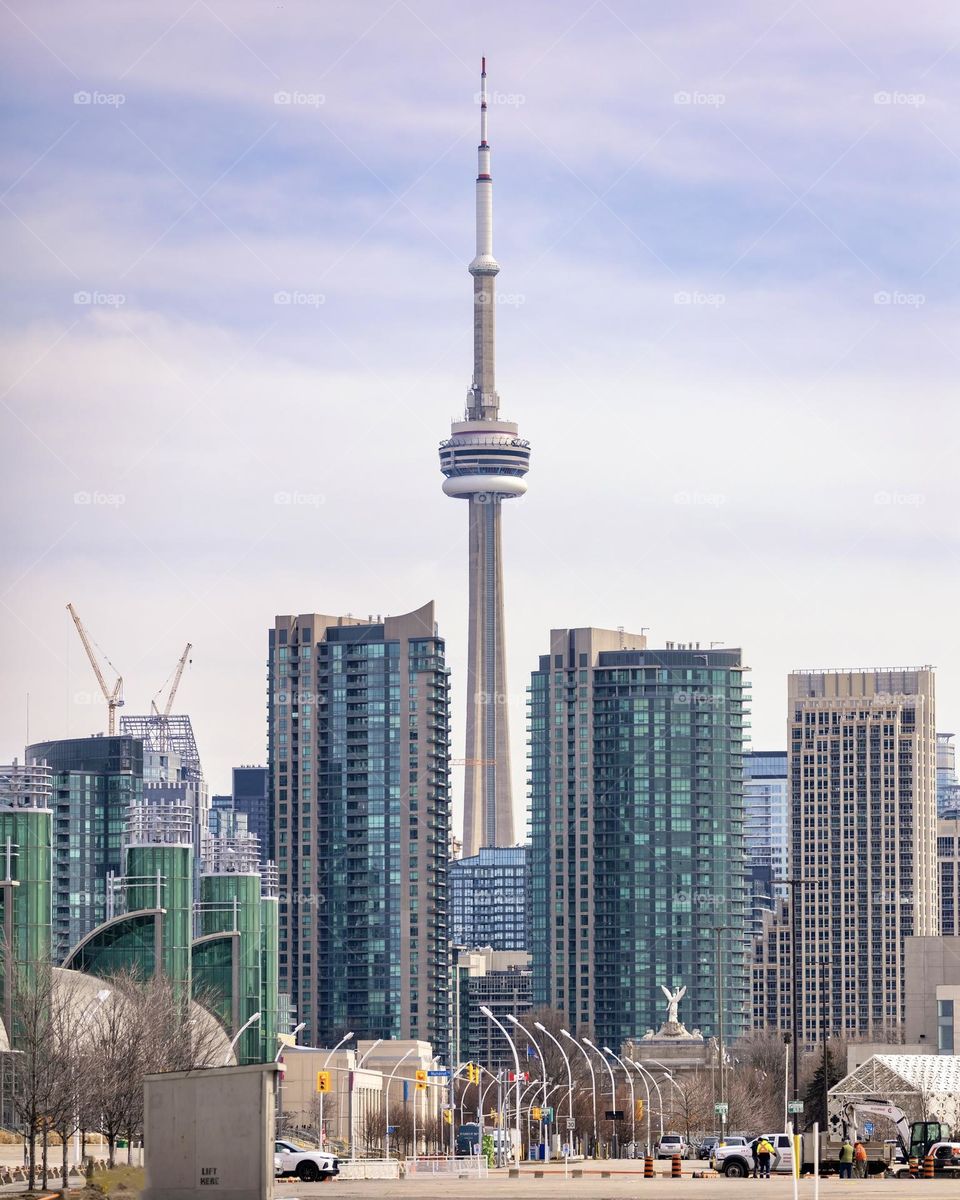 Tall skyscraper framed perfect in the gap between other buildings in Toronto’s city skyline