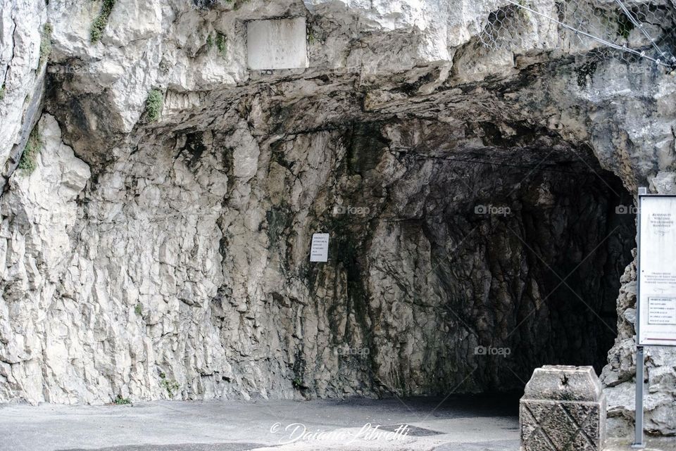 Santuario della madonna della corona
Sanctuary of the Madonna of the crown