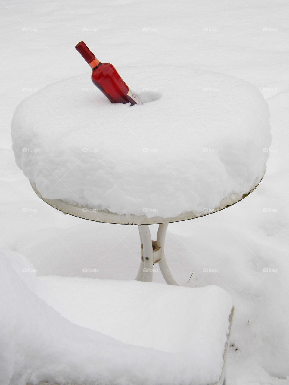 red wine good on Snow White or on the table in the garden