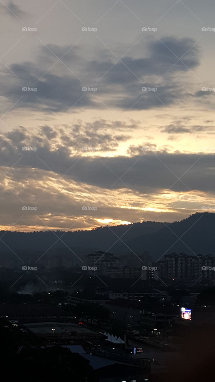 sun set scenery by the sea