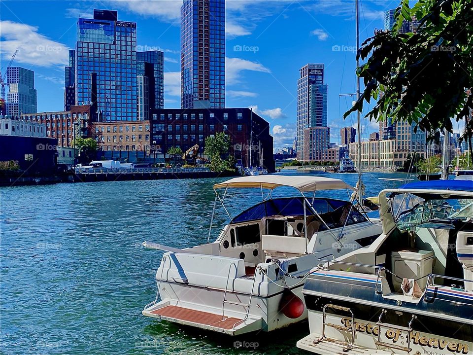 A large industrial barge is now disappearing slowly in the distance here at „Newtown Creek“ by the „Pulaski Bridge“ in LIC, Queens on this gloriously bright sunny day in October 2023. Hypnotic Productions