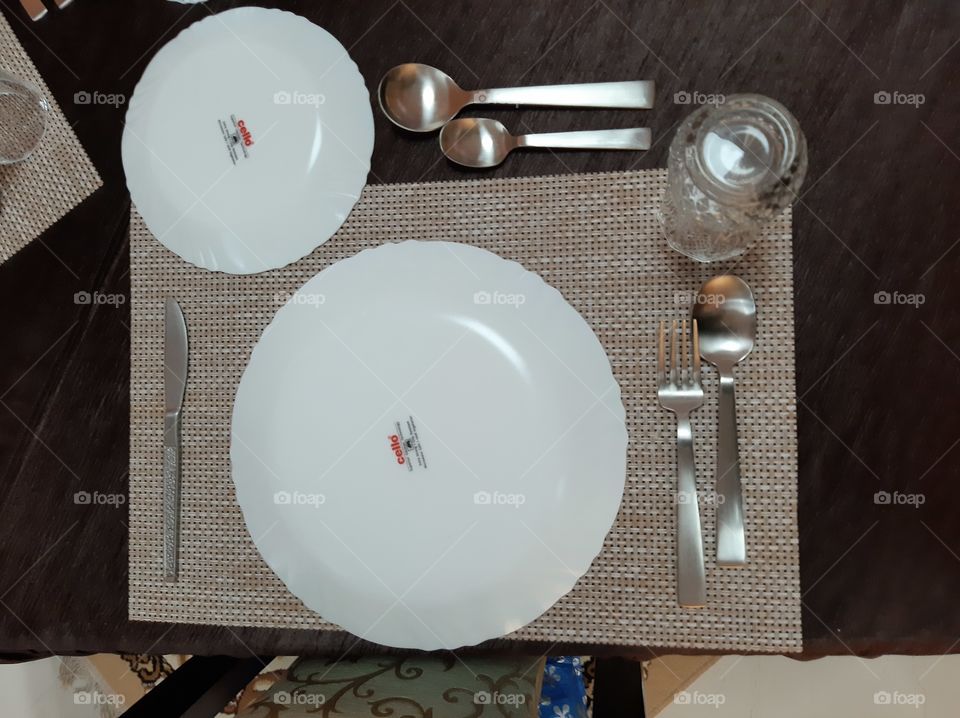 How to Decorate a Dining Table