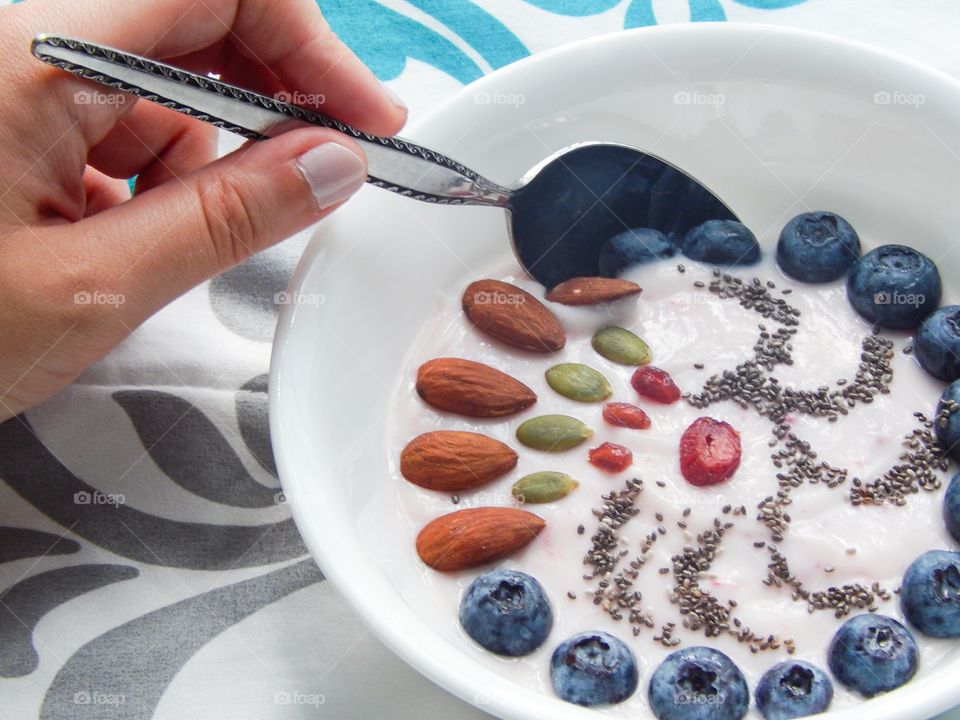 A tropical fruit smoothie bowl