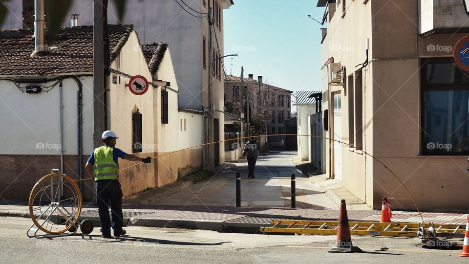 Está prohibido que los perros hagan caca
Dogs are forbidden to poop