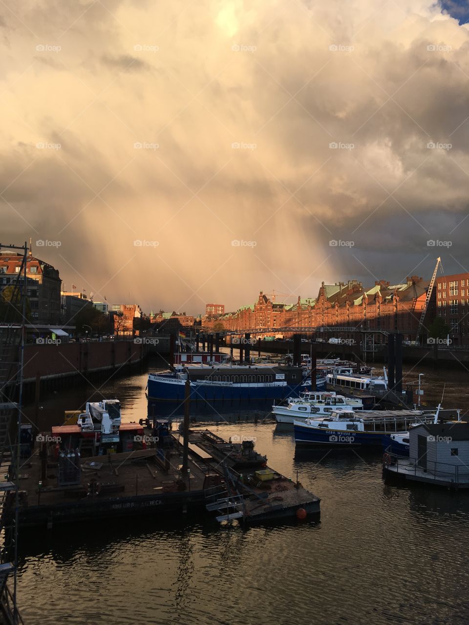 Hamburg‘s Sunshine.
Hamburg‘s Rain.
Hamburg‘s Love