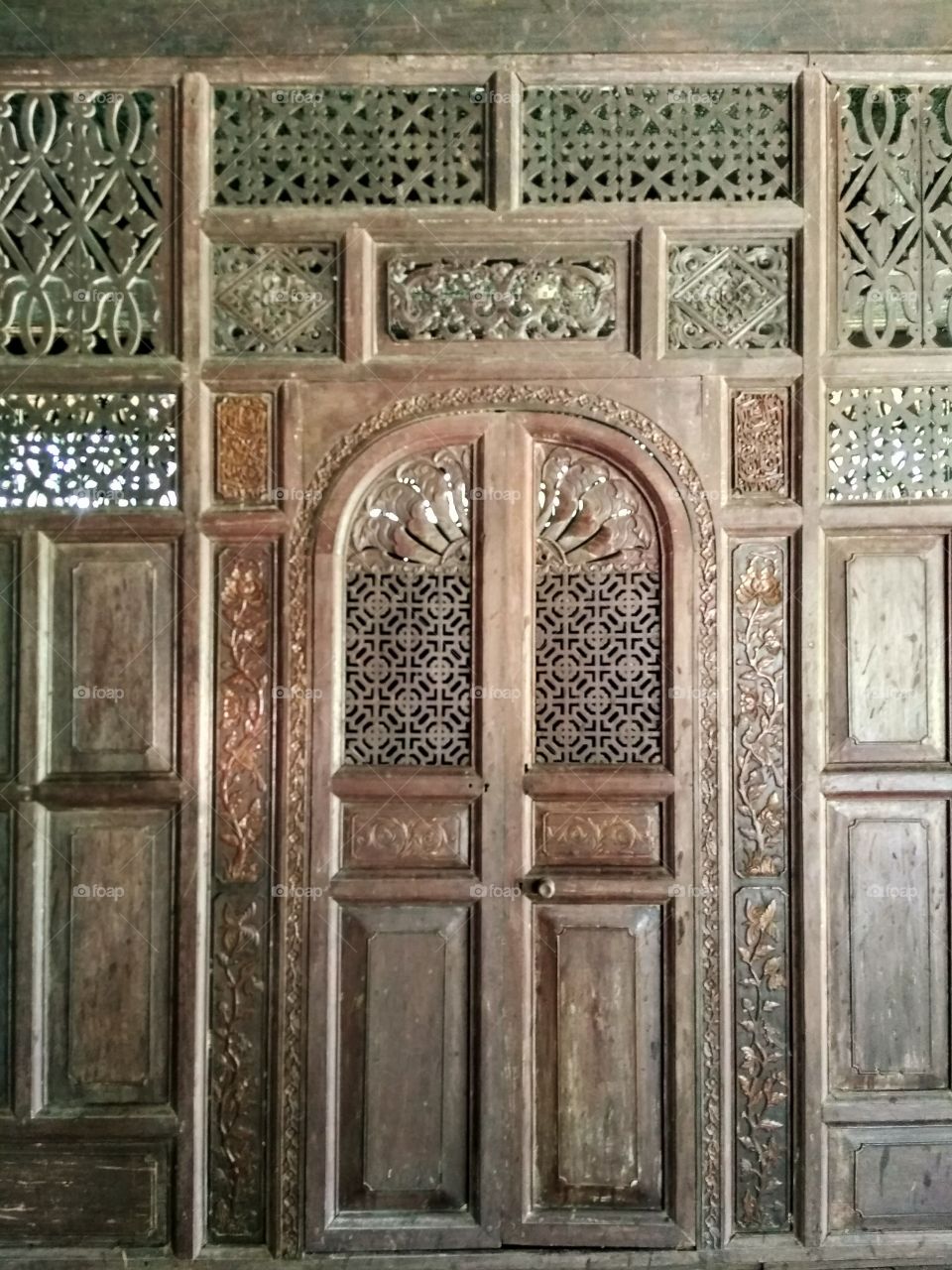 Malay vernacular palace woodcarving door