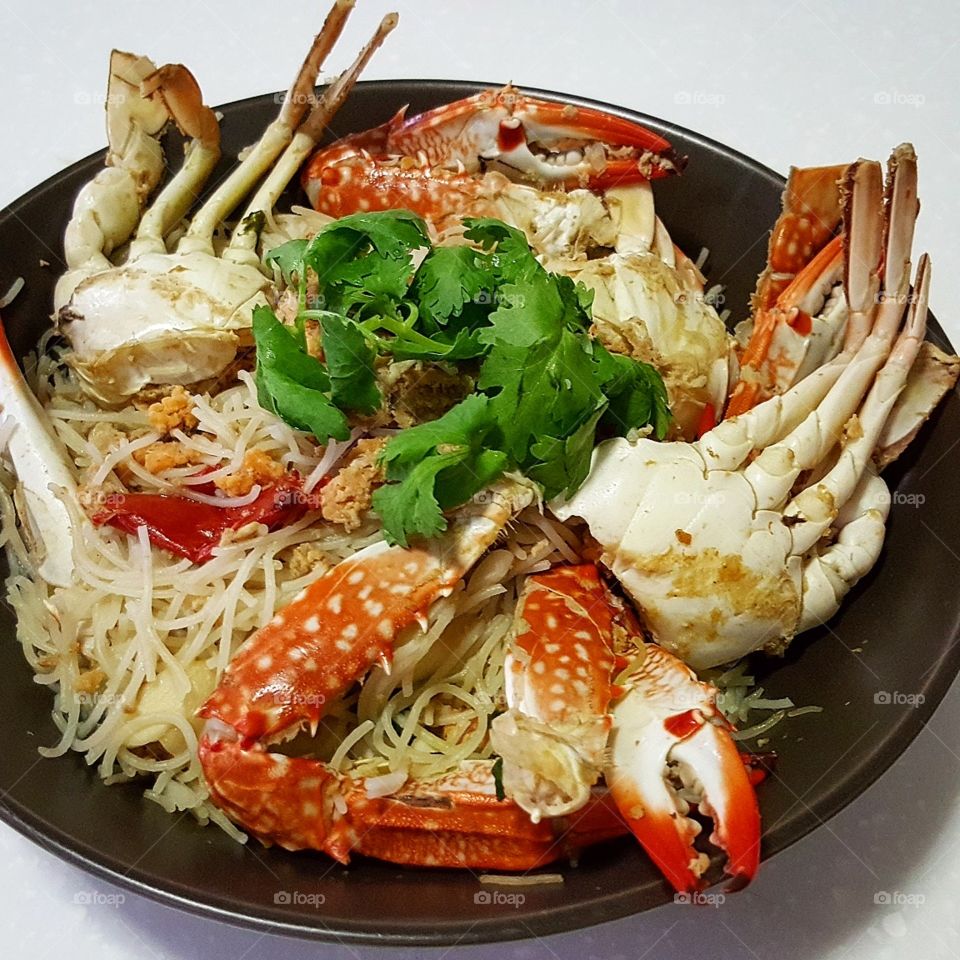 Happiness is coming home from work to a scrumptious dinner. Mother-in-Iaw cooked Crab Vermicelli for dinner.