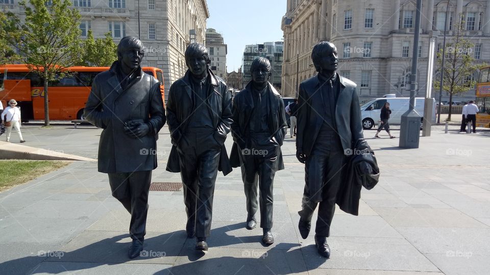 statue of the beatles in liverpool