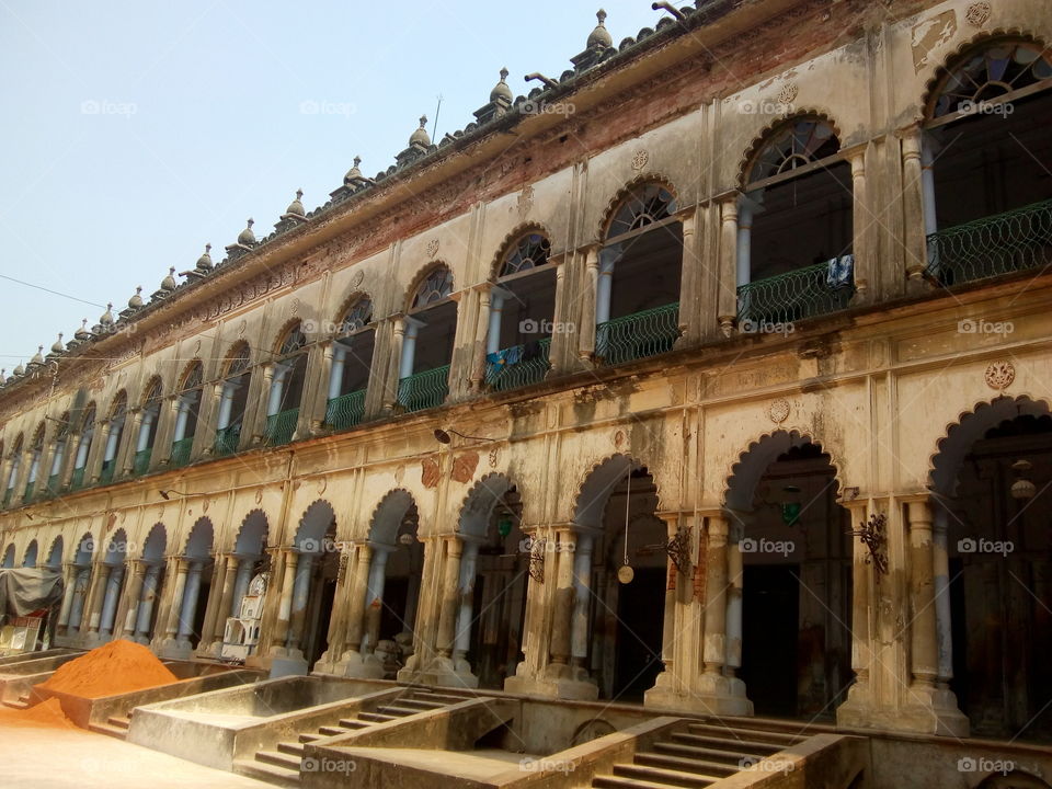 That's the Heritage..It is The Imambara .It is a old popular mosque