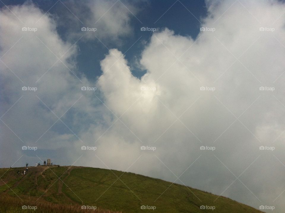 Mountain top can reach sky 