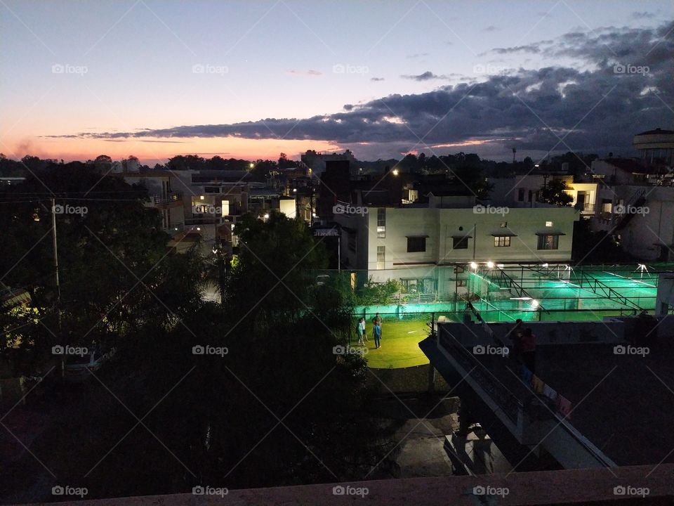 Shades of the evening sky in different directions at the same time