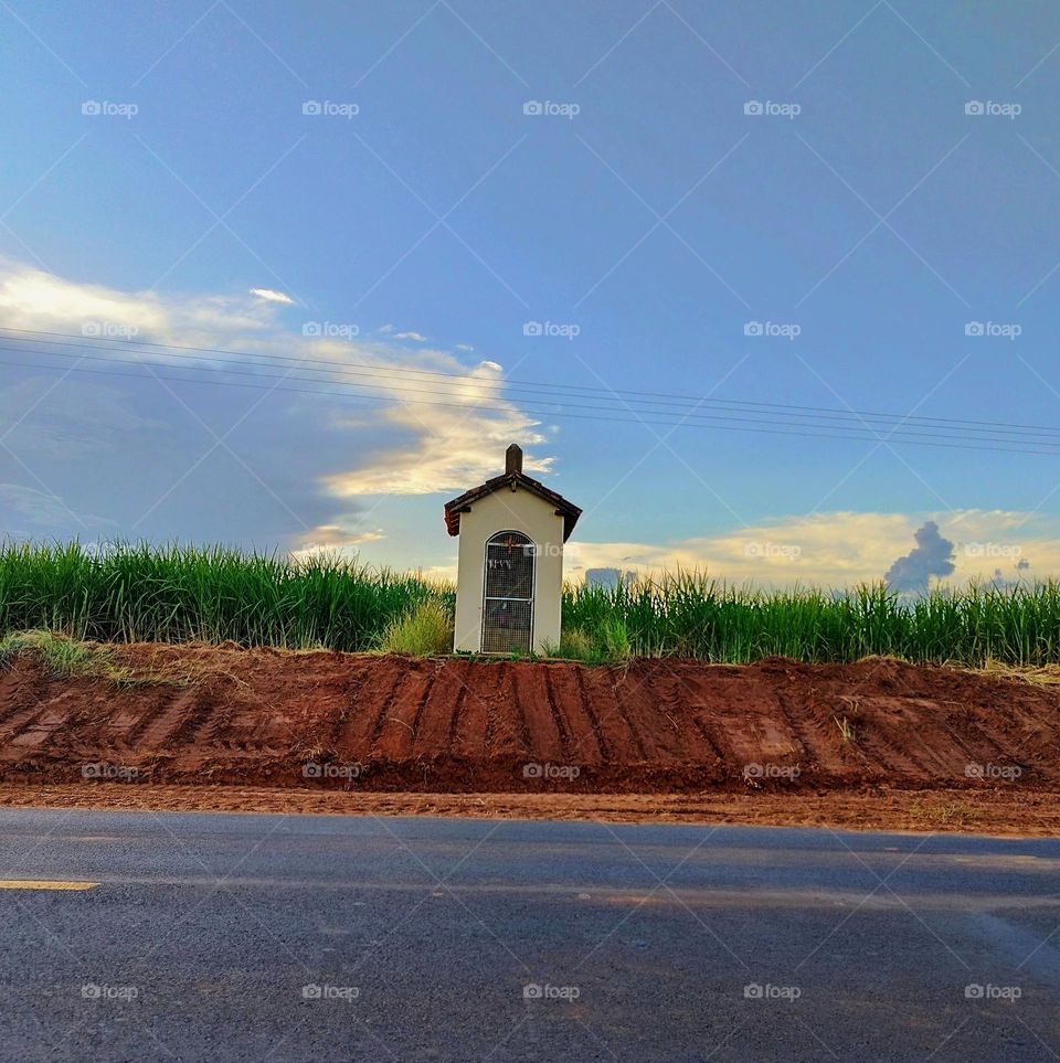 In some regions of the interior of Brazil it is common to see these chapels on the roads. It is customary to build them in memory of someone who died there, usually in a road accident.